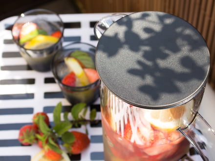 Erfrischung im Sommer: Fruchtiges Wasser