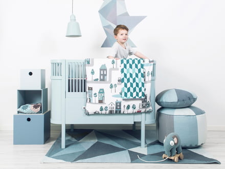 Kili Baby- und Kinderbett in hellblau