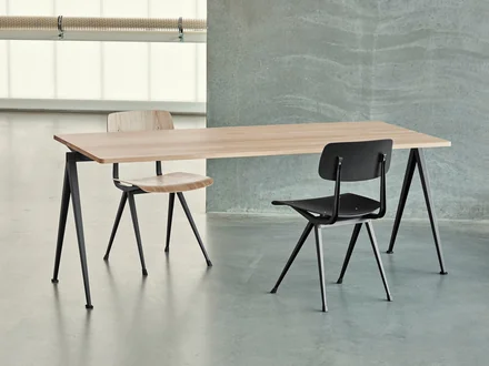 HAY - Pyramid Banner 4zu3