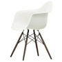 Vitra - Eames Plastic Armchair DAW, Ahorn dunkel / weiss (Kunststoffgleiter basic dark)