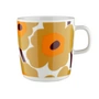 Marimekko - Oiva Unikko Becher mit Henkel, 400 ml, weiss / caramel / warm orange