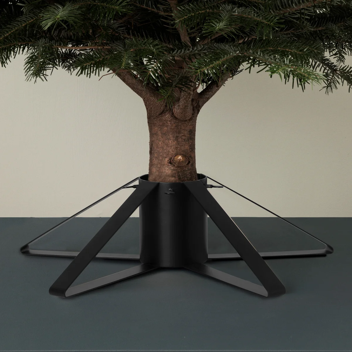 Christbaumständer von Ferm Living