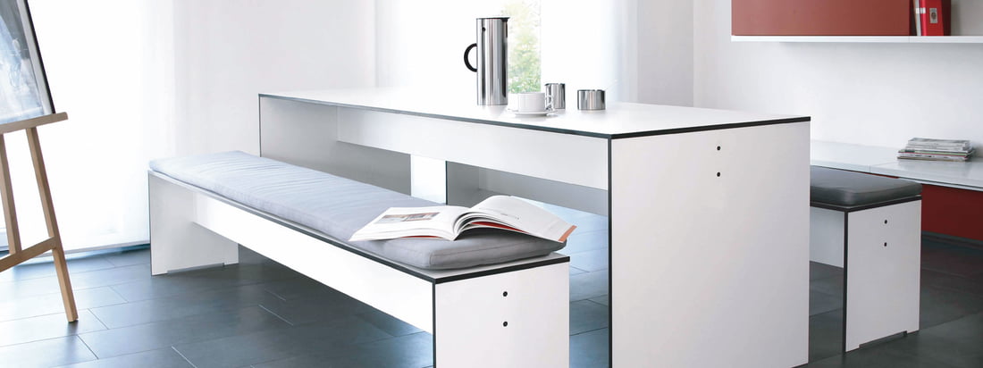 Der deutsche Hersteller Conmoto ist bekannt für seine Möbel und Kamine. Der Riva Tisch und die Riva Bank überzeugen durch eine moderne, hochwertige Optik.