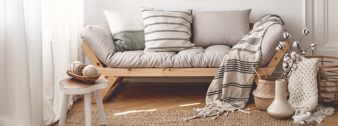 Karup, ein Hersteller aus Dänemark, produziert stilvolle Möbel wie den Nido Futon-Sessel. Der graue Sessel bietet eine bequeme, gut gepolsterte Sitzfläche.