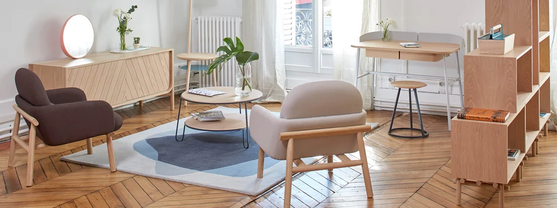 Der platzsparende Schreibtisch Victor von Hartô integriert sich wunderbar in den Wohnbereich. Ob als Ablagefläche oder Arbeitstisch - Victor ist multifunktional und sorgt für ein helles, natürliches Ambiente.