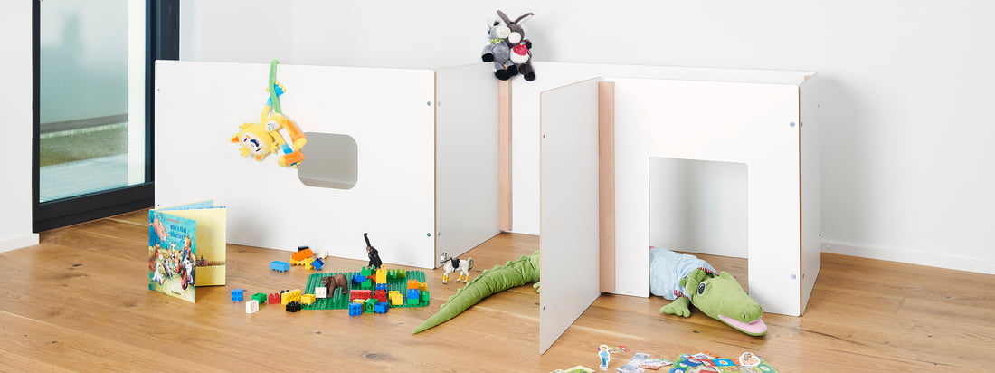 Die Kids Kollektion von Tojo überzeugt mit multifunktionalen und durchdachten Möbeln. Das schlichte Design und der Mix aus weissem und naturbelassenem Holz fügt sich harmonisch in jedes Kinderzimmer ein. 