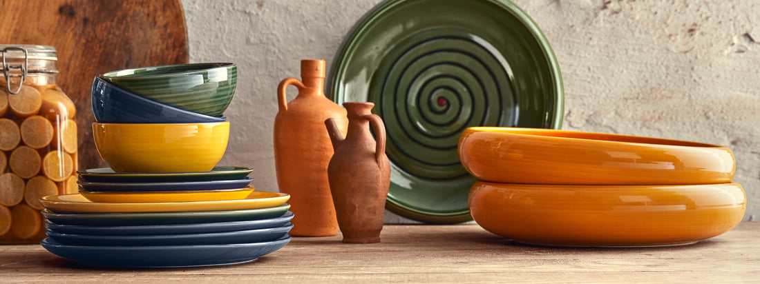 Die neue Geschirrkollektion Colore ist inspiriert von der stolzen handwerklichen Tradition von Kähler und den Keramikern, die in der ursprünglichen Kähler-Töpferwerkstatt die allerersten Schalen, Tassen und Teller hergestellt haben.
