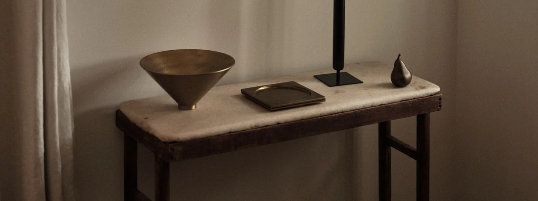 Die Colin King Kollektion von Audo in der Ambienteansicht. Die Colin King Kollektion von Audo formt eine Reihe markanter, ausdrucksstarker und zugleich stilvoller, moderner Möbelstücke, die sich in jedem Interieur bemerkbar machen.