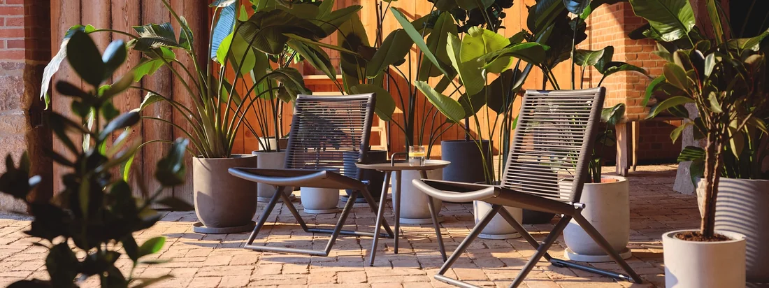 Sobald die Tage länger und die Nächte milder werden, zieht es uns nach draussen. Der Wohnbereich wird mit jedem Sonnentag ein Stück mehr nach draussen erweitert. Wer liebt nicht die frische Luft und die sanfte Wärme der ersten Sonnenstrahlen? Balkon, Terrasse und Garten sind ein wichtiger Bestandteil unserer Lebensqualität.
