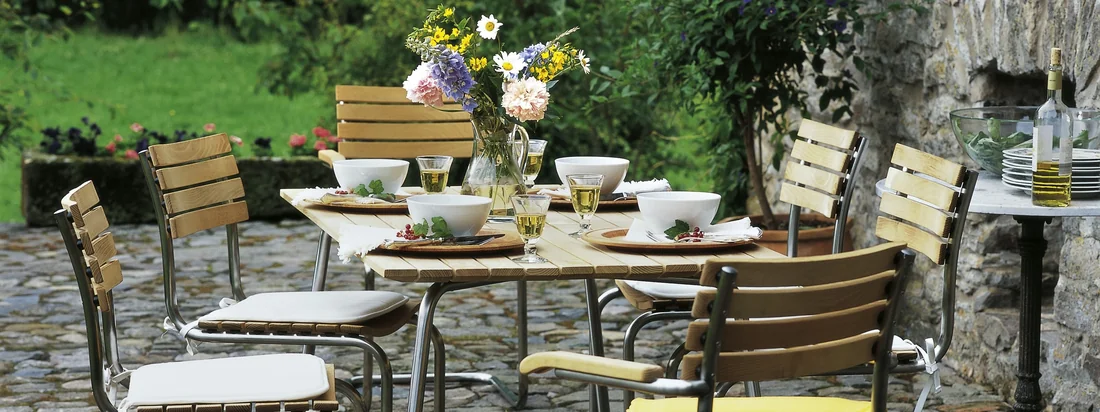 Sobald die Tage länger und die Nächte milder werden, zieht es uns nach draussen. Der Wohnbereich wird mit jedem Sonnentag ein Stück mehr nach draussen erweitert. Wer liebt nicht die frische Luft und die sanfte Wärme der ersten Sonnenstrahlen? Balkon, Terrasse und Garten sind ein wichtiger Bestandteil unserer Lebensqualität.