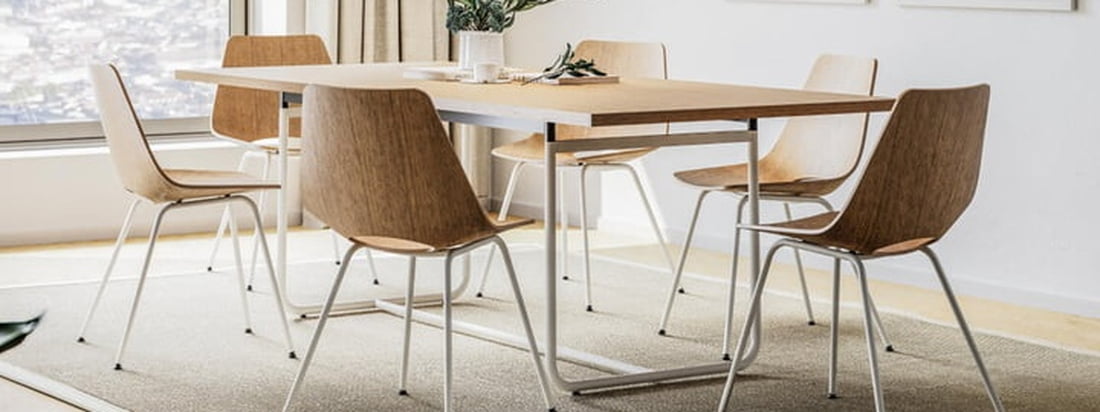 Der deutsche Hersteller Thonet zählt zu den ältesten familienbetriebenen Möbelherstellern der Welt. Der Hersteller ist bekannt für seine bahnbrechenden Möbel aus Bugholz und Stahl, die einen Meilenstein des Industriedesigns darstellen.