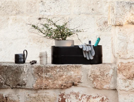 Entdecken Sie eine Vielzahl von Blumentöpfen, Pflanzgefässen, Giesskannen und Heimtierbedarf!