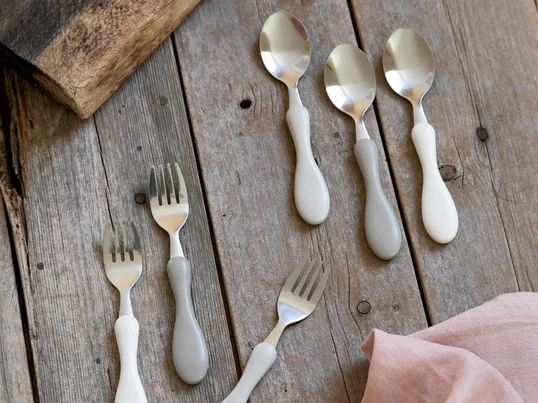 Individuelles Kinderbesteck  - ein schönes Geschenk für die Kleinen, die lernen mit Messer und Gabel zu essen. 