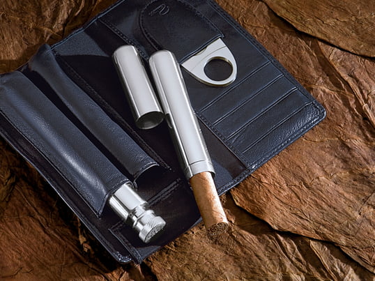 Das Churchill Zigarren Geniesserset vom Hersteller Philippi ist ein wunderbares Geschenk für einen wahren Geniesser und Zigarrenliebhaber. Mit dem integrierten Flachmann ist der Genuss vorprogrammiert.