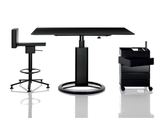 Die 360° Kollektion von Konstantin Grcic für Magis sind moderne und hochwertige Möbel für das Büro und den Arbeitsplatz. Der Tisch und Büro-Stuhl sind höhenverstellbar.