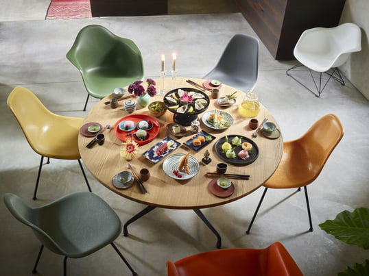 Design-Möbel, die Geschichte schreiben: Vitra setzt die Kraft von gutem Design ein, um die Qualität von Wohnräumen, Büros und öffentlichen Einrichtungen nachhaltig zu verbessern.
