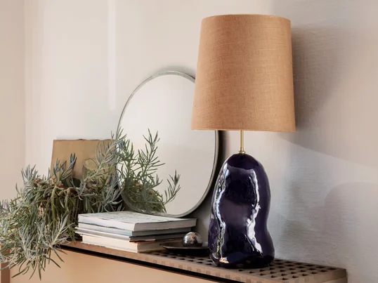 Organische Formen sind im Trend. Der Pond Spiegel von ferm LIVING im Trend des Curved Designs.