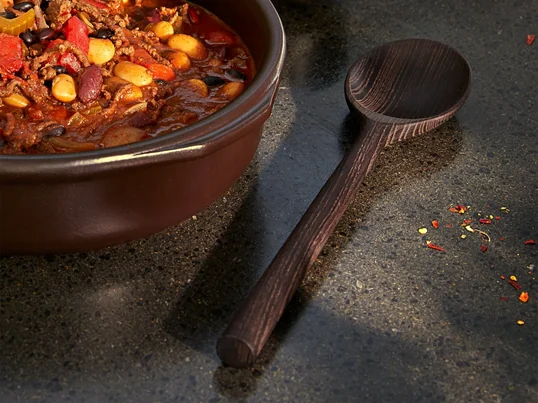 Der grosse Kochlöffel des dänischen Herstellers Rosendahl aus Thermo-Esche eignet sich optimal zum Servieren und sollte idealerweise per Hand gewaschen werden.