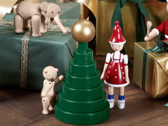 Die Weihnachtsfiguren Ole und Lise von Kay Bojesen bringen festliche Freude und dänisches Design in das Zuhause. Diese liebevoll gestalteten Figuren sind inspiriert von der klassischen Weihnachtstradition und verkörpern die verspielte und zeitlose Ästhetik, für die Kay Bojesen bekannt ist.