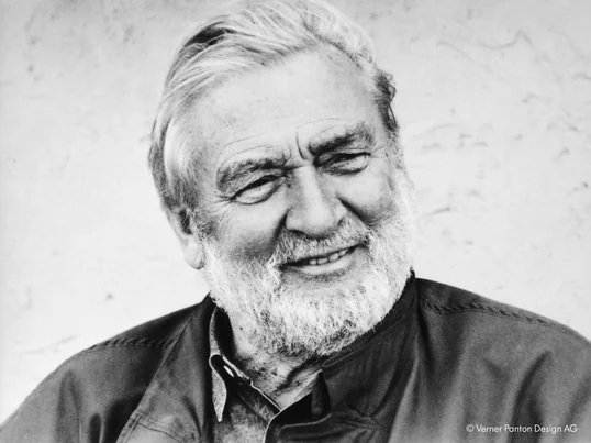 Verner Panton feiert seinen 100. Geburtstag – und seine Designs sind aktueller denn je. Wir gehen seinem Lebenswerk auf dem Grund!