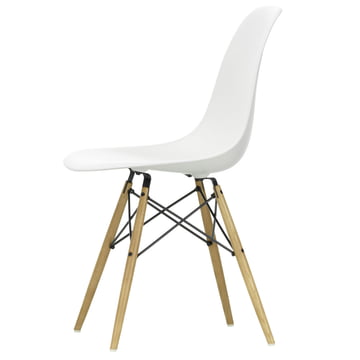 Eames Plastic Side Chair DSW von Vitra in Esche honigfarben / weiss