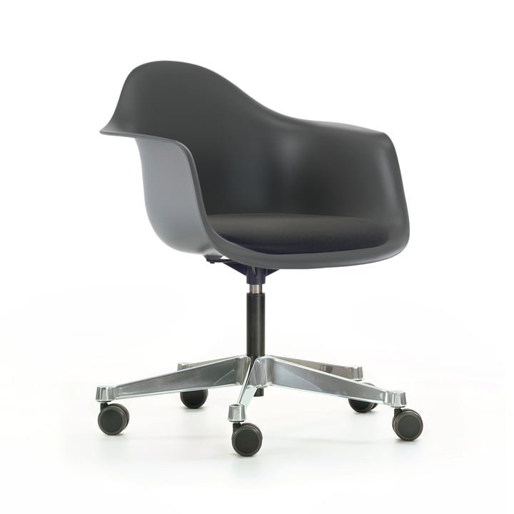 Vitra - Eames Plastic Armchair PACC, basalt, mit Sitzpolster