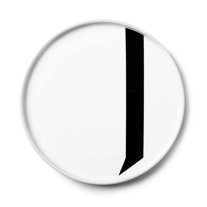 Der AJ Porzellan Teller J von Design Letters