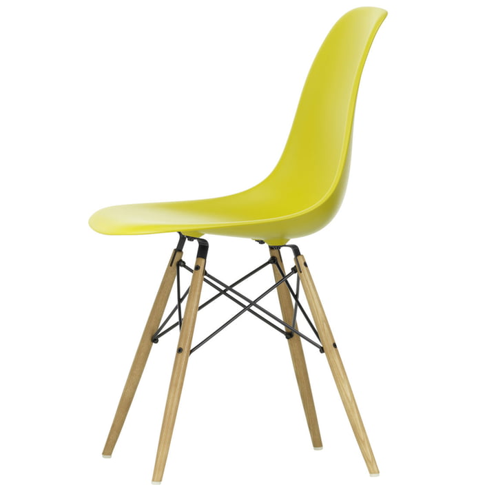 Eames Plastic Side Chair DSW von Vitra in Esche honigfarben / Senf