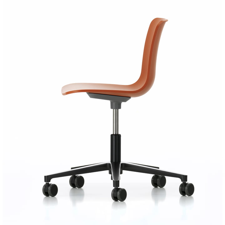 Hal Studio mit Rollen für harte Böden von Vitra in Orange