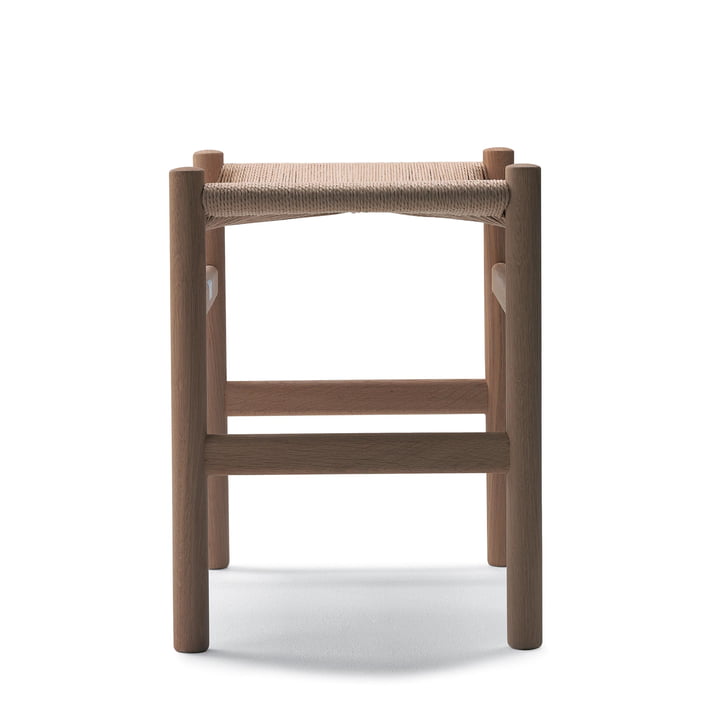 Der Carl Hansen - CH53 Hocker in Eiche geseift mit Naturgeflecht