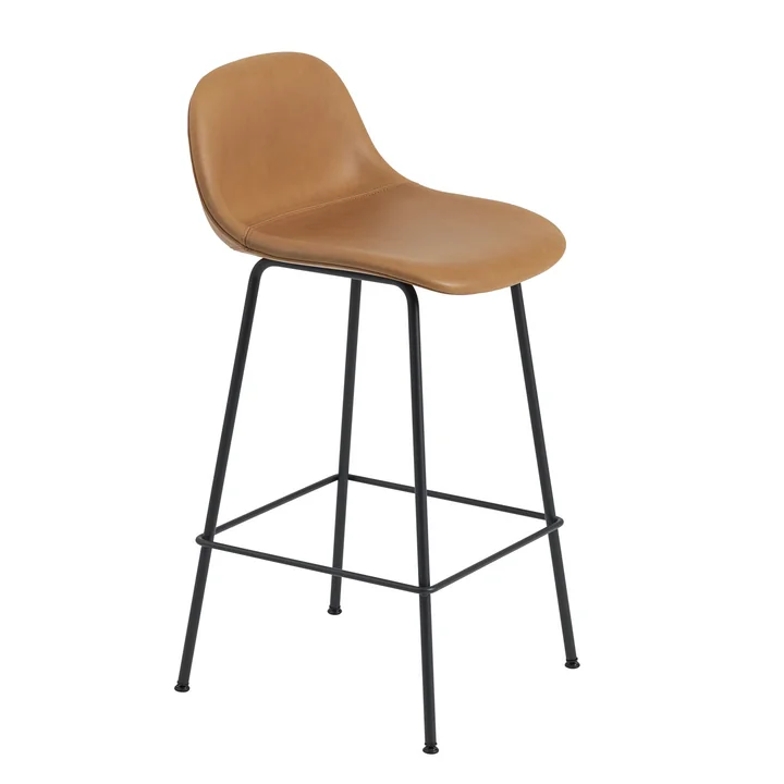 Fiber Barhocker Tube Base mit Rückenlehne H 65 cm von Muuto in schwarz / Leder Cognac