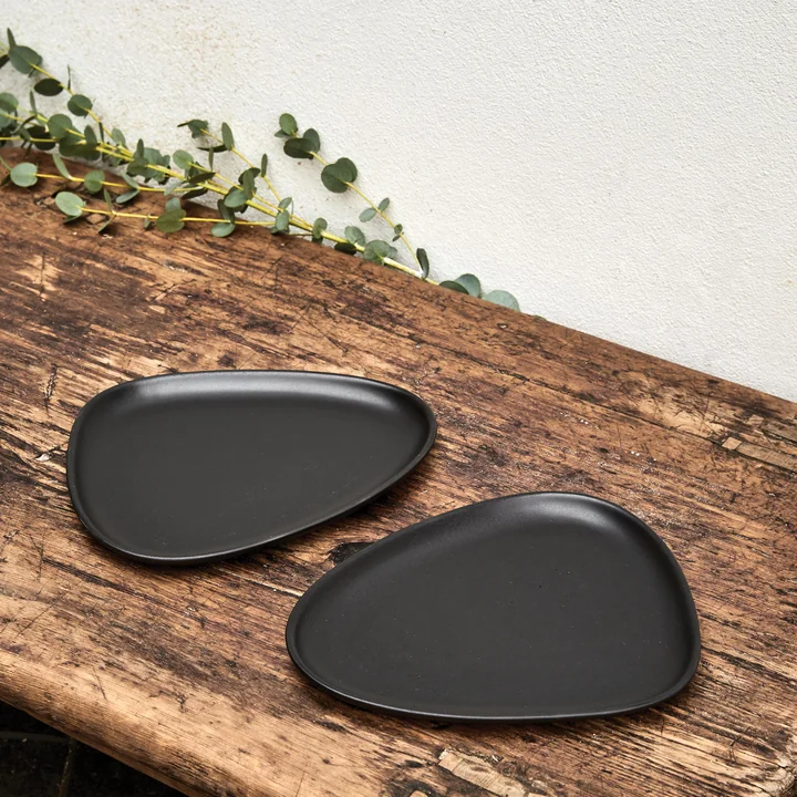 Curve Stoneware Teller von Lind DNA