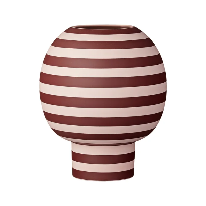 Varia Sculptural Vase, Ø 18 x H 21 cm in rose / bordeaux von AYTM