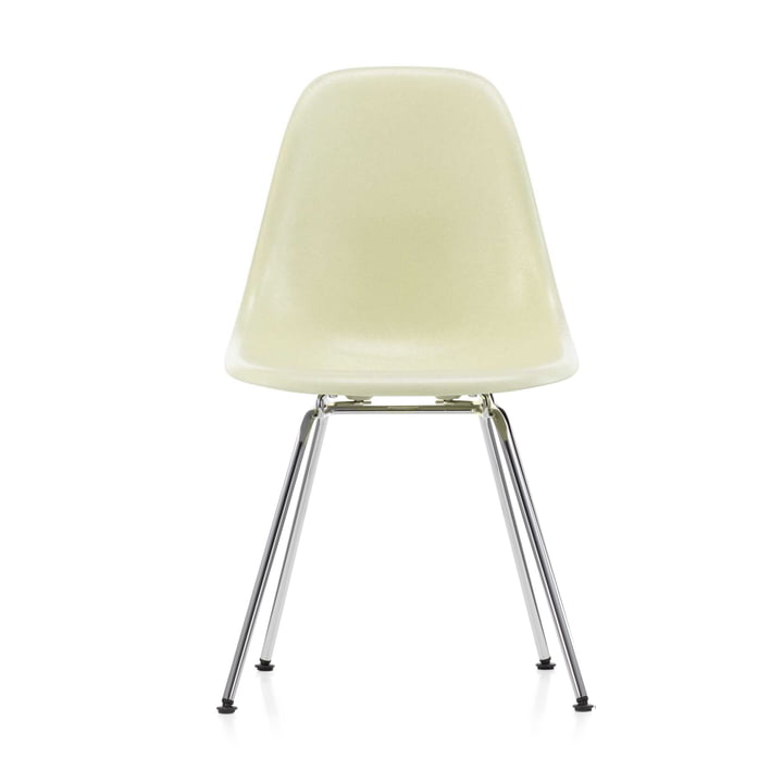 Eames Fiberglass Side Chair DSX von Vitra in verchromt / Eames parchment