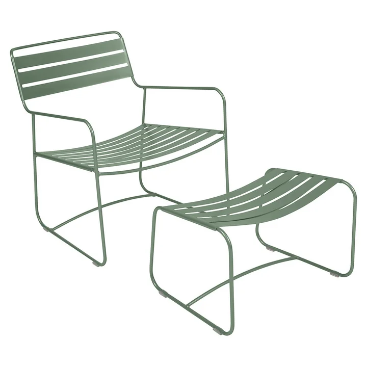 Surprising Lounger Sessel + Fussablage von Fermob in kaktus