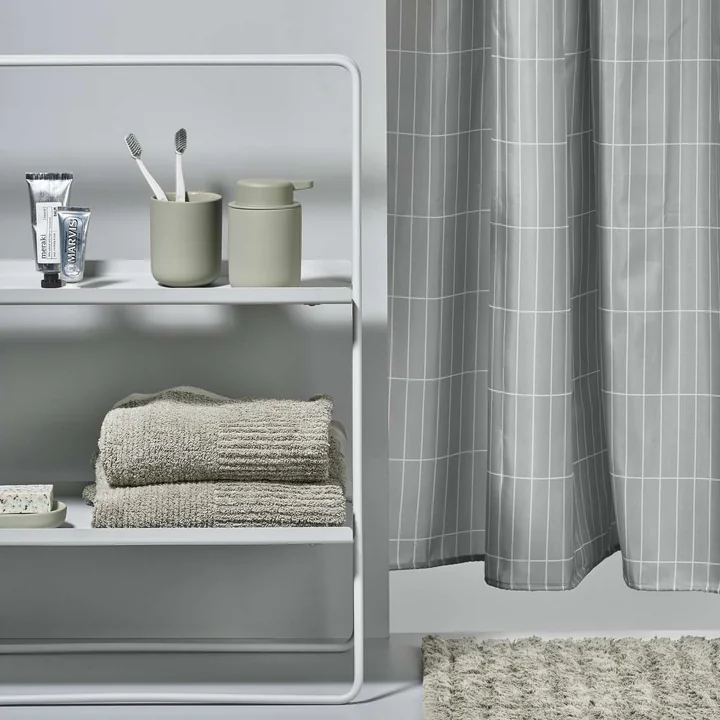 Tiles Duschvorhang von Zone Denmark im Badezimmer