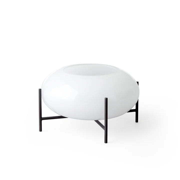 Échasse Hurricane Teelichthalter in opal / Messing brüniert von Audo