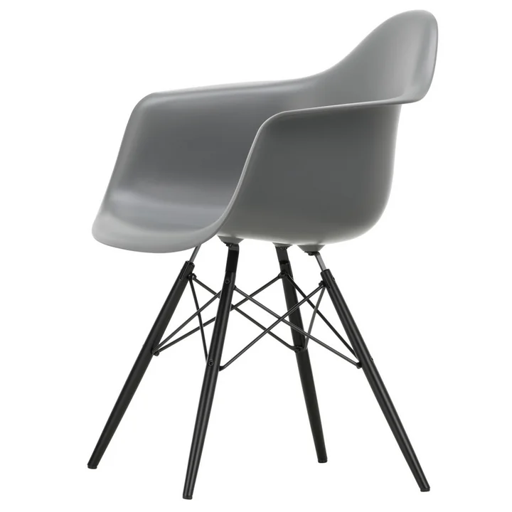 Eames Plastic Armchair DAW von Vitra in Ahorn schwarz / granitgrau