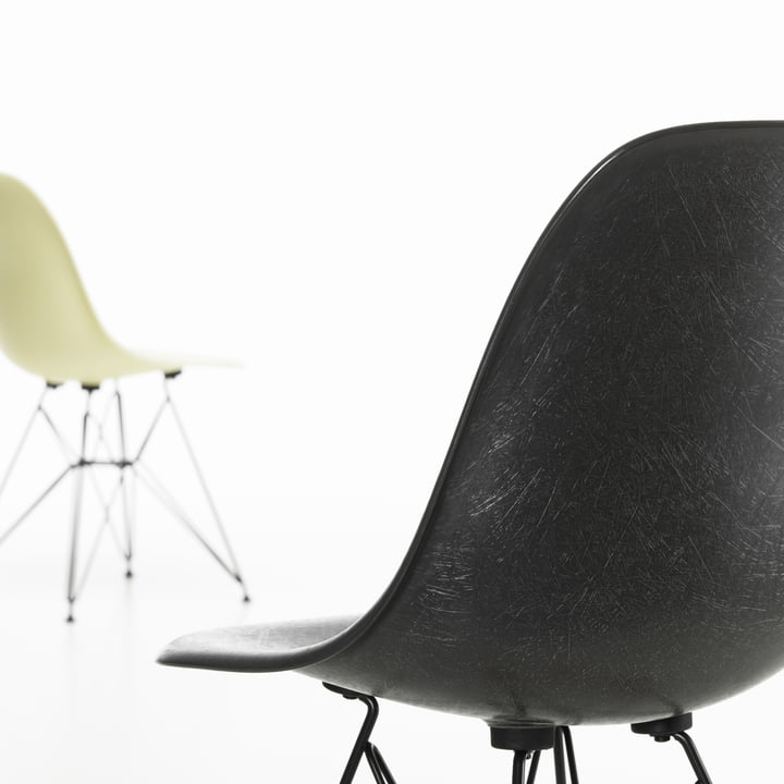 Eames Fiberglass Side Chair DSR von Vitra