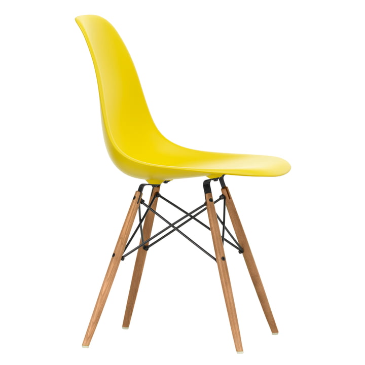 Eames Plastic Side Chair DSW von Vitra in Esche honigfarben / sunlight