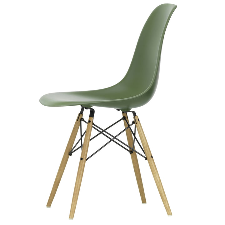 Eames Plastic Side Chair DSW von Vitra in Esche honigfarben / forest