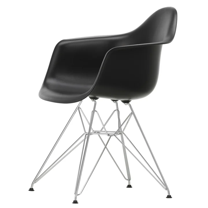 Eames Plastic Armchair DAR von Vitra in verchromt / tiefschwarz