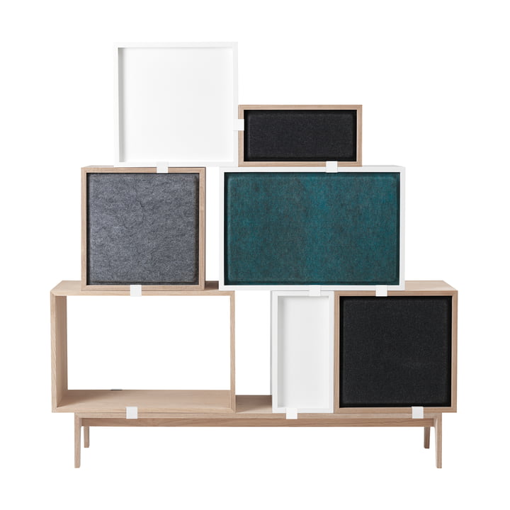 Stacked Acoustic Panel von Muuto in das Regal integriert