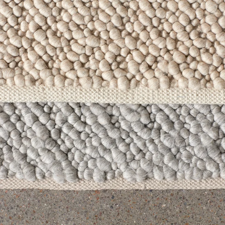 Gravel Teppich in ivory und grau von Audo