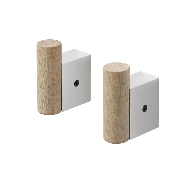 Attach Wandhaken von Muuto in Eiche / Aluminium (2er-Set)