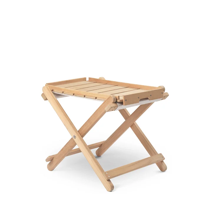 BM5768 Fusshocker und BM1069 Tablett von Carl Hansen