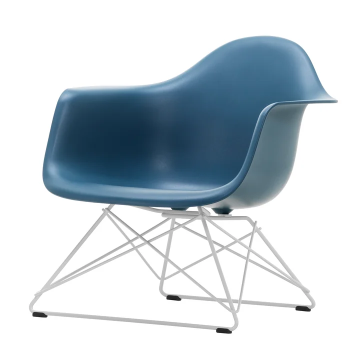 Eames Plastic Armchair LAR von Vitra in weiss / meerblau (Filzgleiter basic dark)