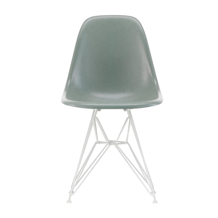 Eames Fiberglass Side Chair DSR von Vitra in weiss / Eames sea foam green (Filzgleiter weiss)