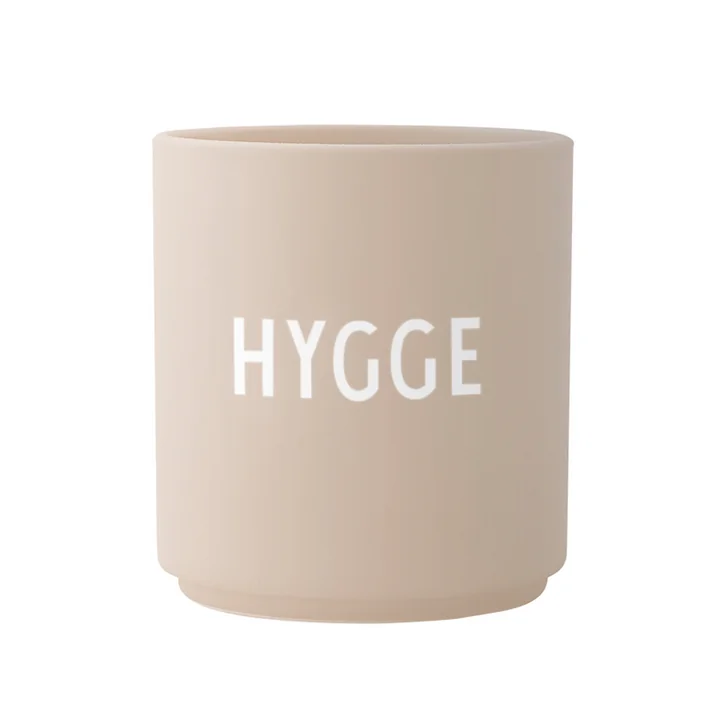 Der AJ Favourite Porzellan Becher, Hygge / beige von Design Letters