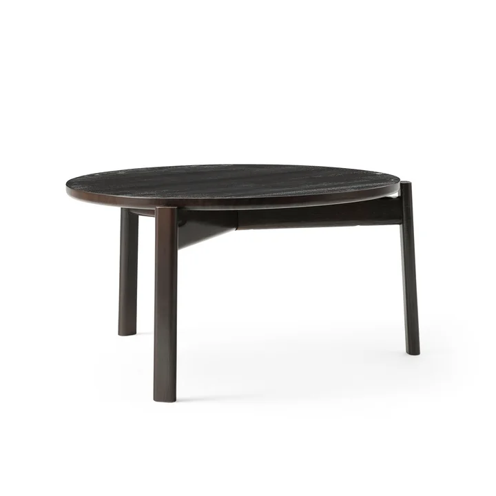 Der Passage Lounge Tisch von Audo in Eiche dunkel lackiert, Ø 70 cm